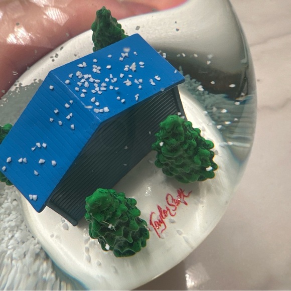NEW Taylor Swift Lover House Snow Globe - Picture 7 of 12